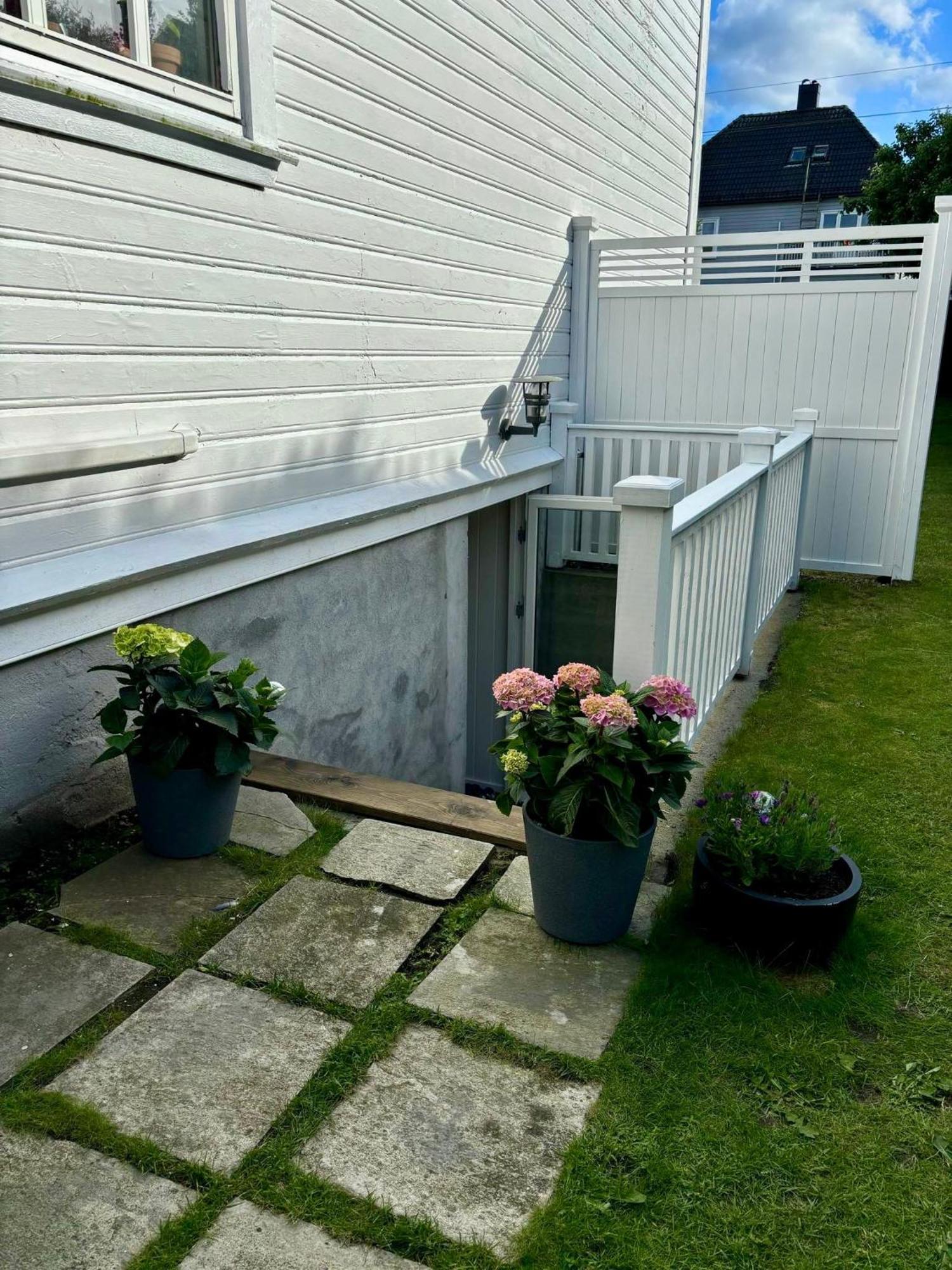 Down Town Apartment With Outside Area In Villa Kristiansand Exterior foto